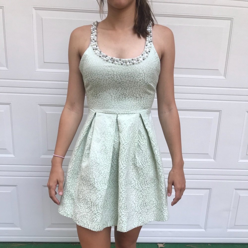 green dress